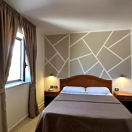 Plaza Hotel 3*